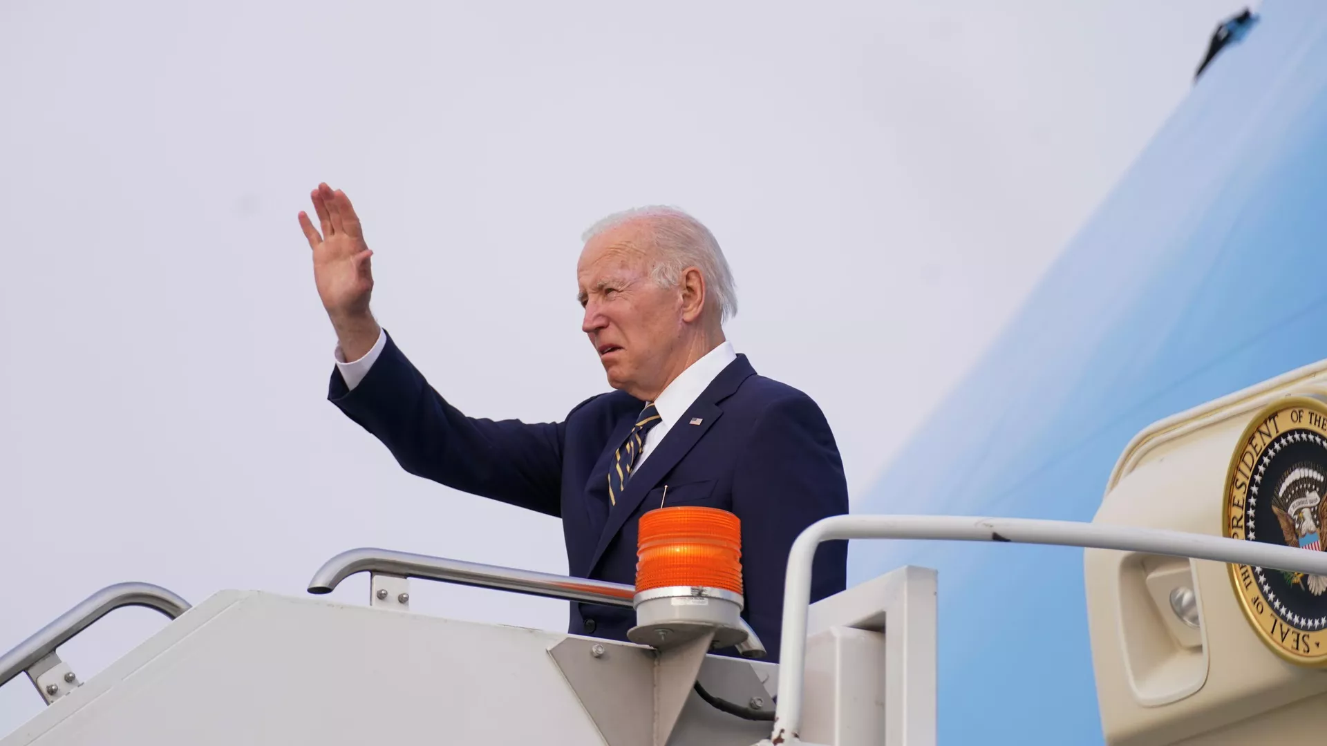 Президент США Джо Байден в международном аэропорту Чикаго Президент США Джо Байден в международном аэропорту Чикаго - РИА Новости, 1920, 22.05.2022