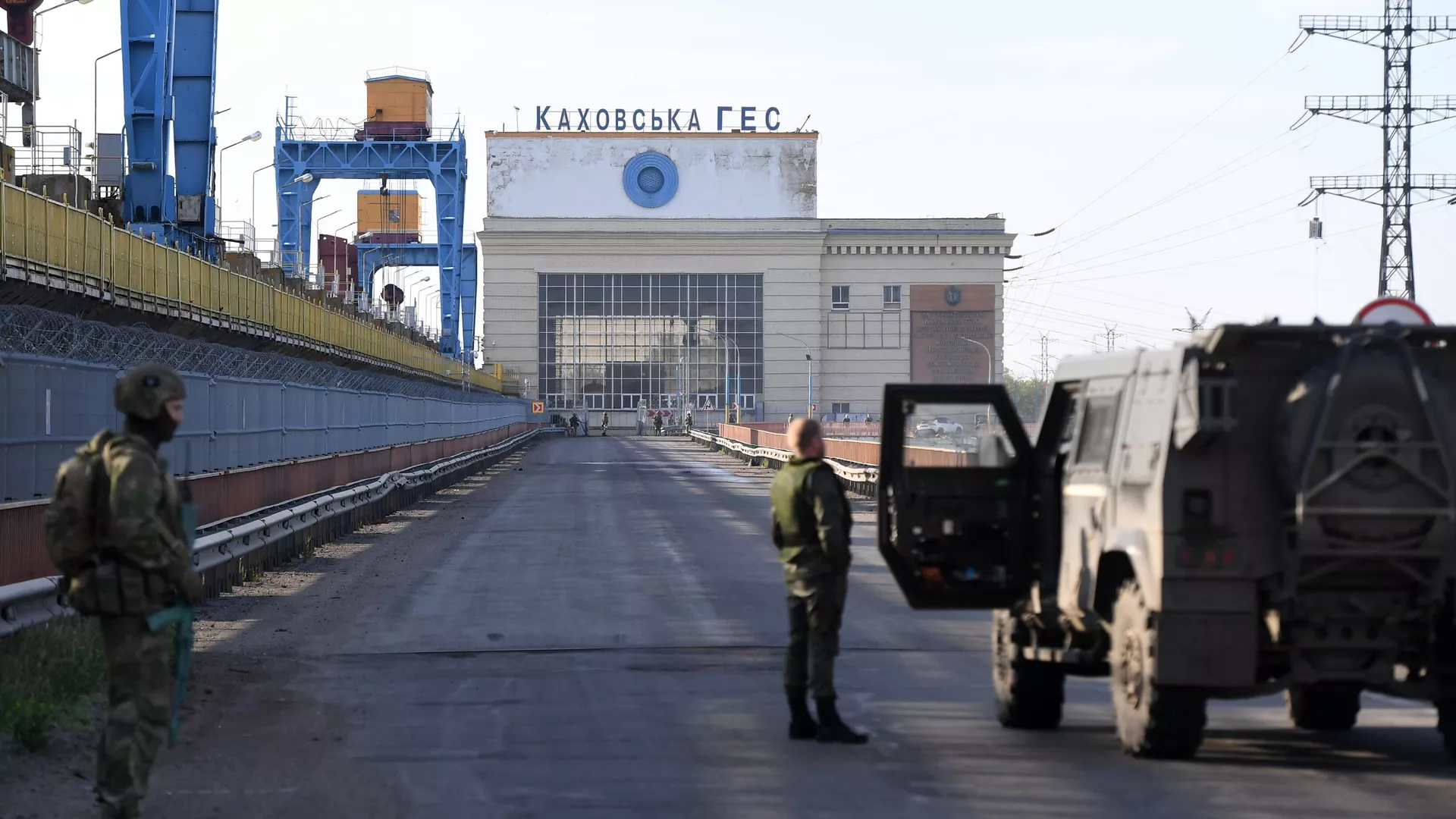 Военнослужащие РФ возле здания Каховской ГЭС в Новой Каховке - РИА Новости, 1920, 15.11.2022