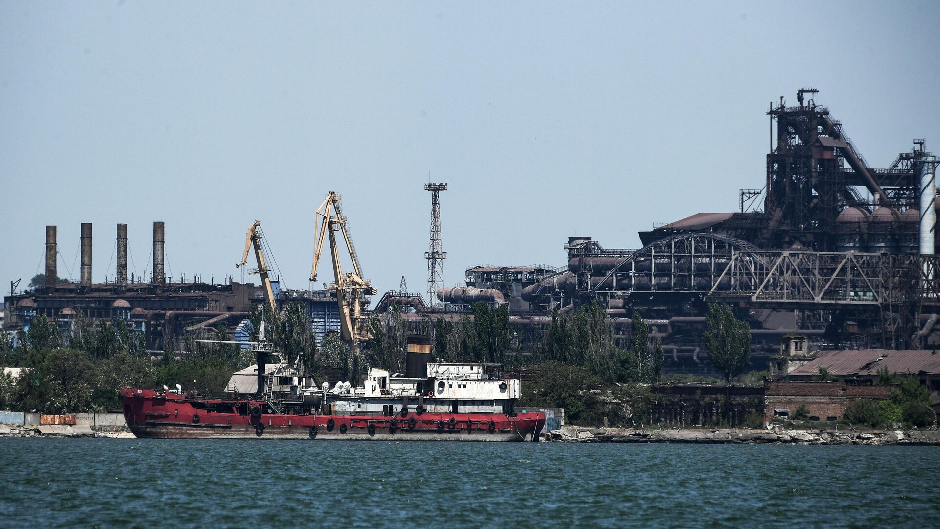 Вид на комбинат Азовсталь из акватории мариупольского порта - РИА Новости, 1920, 03.06.2022