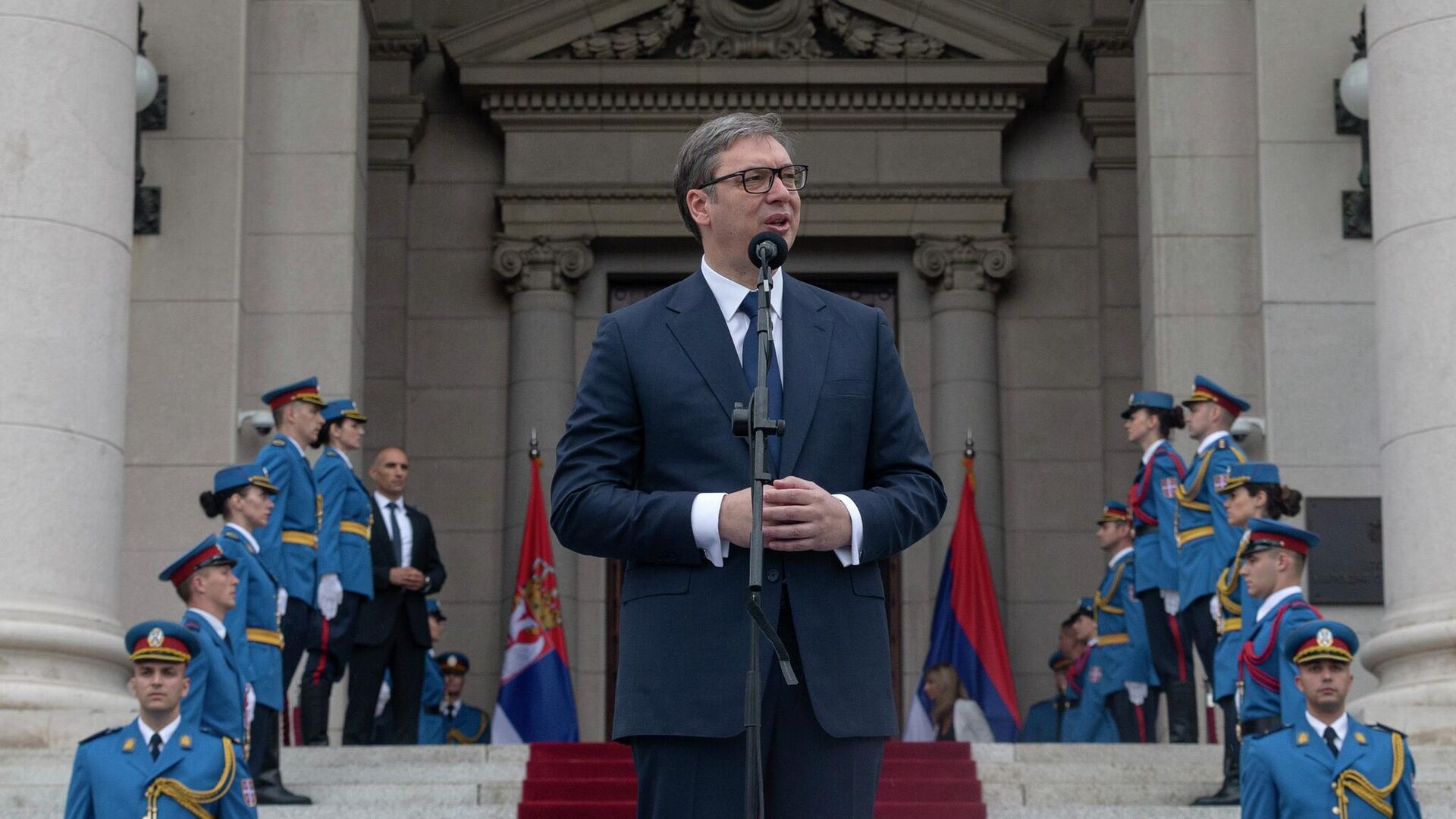 Президент Сербии Александр Вучич выступает после церемонии инаугурации в парламенте в Белграде - РИА Новости, 1920, 17.09.2022