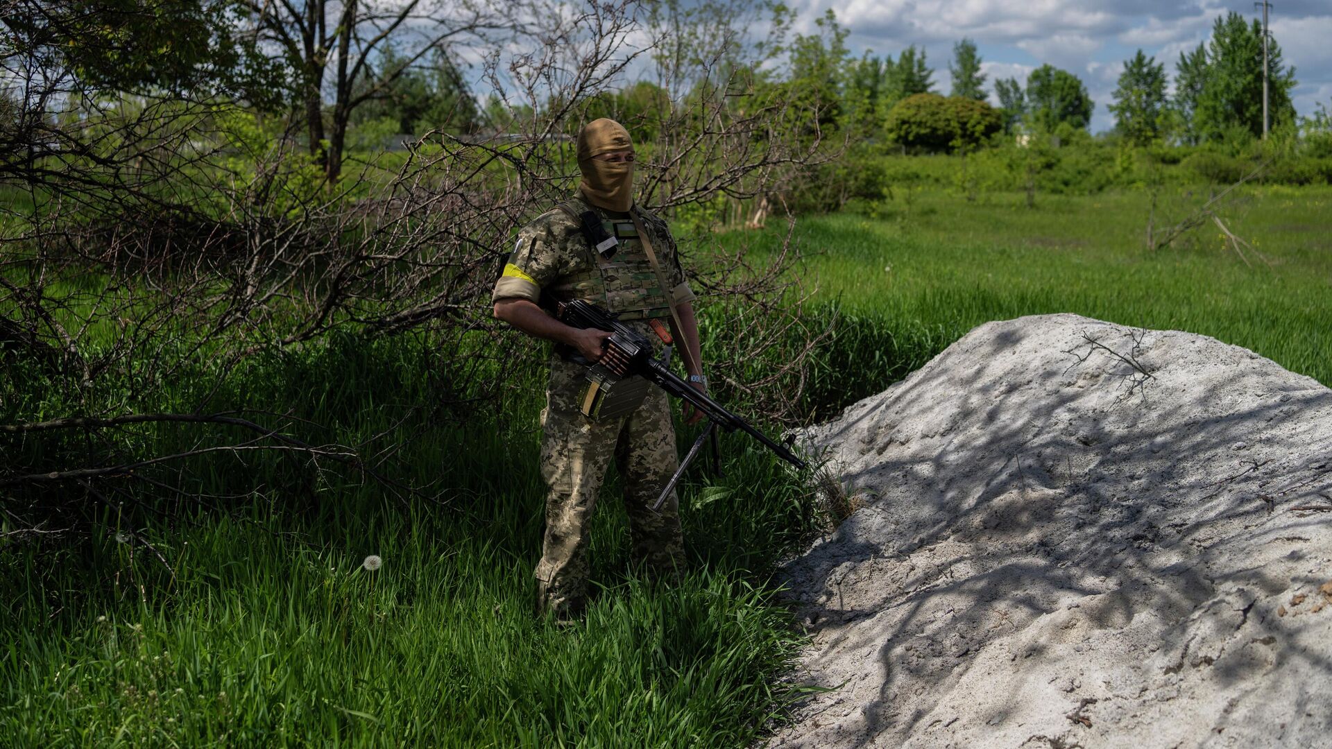 Украинский военнослужащий на окраине Харькова - РИА Новости, 1920, 21.05.2024