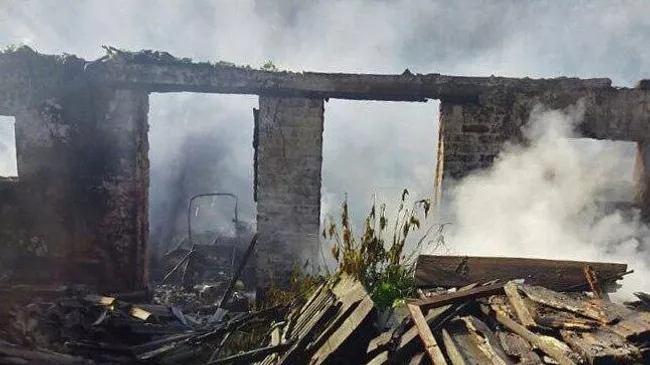 Последствия минометного обстрела поселка Теткино в Курской области
