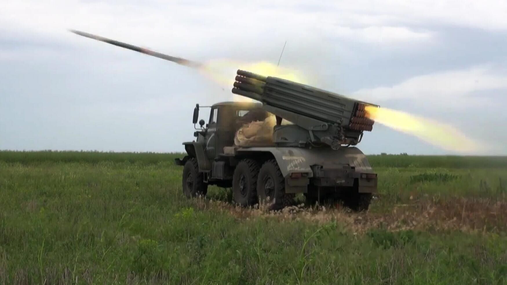 Работа РСЗО Град в ходе специальной военной операции на Украине. Стоп-кадр видео - РИА Новости, 1920, 23.07.2022