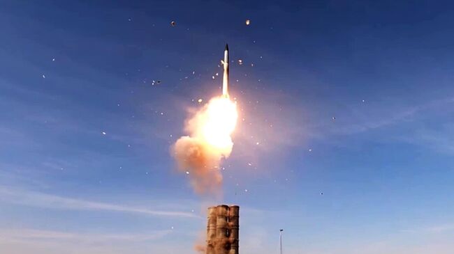 Ракета, выпущенная из зенитной ракетной системы С-300 ВС РФ. Скриншот видео