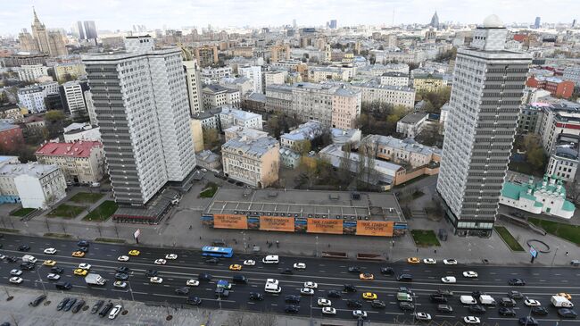 Вид с крыши дома-книжки на Новом Арбате в Москве