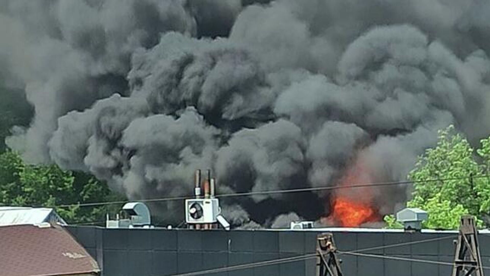 Пожар после обстрела Донецка - РИА Новости, 1920, 13.06.2022