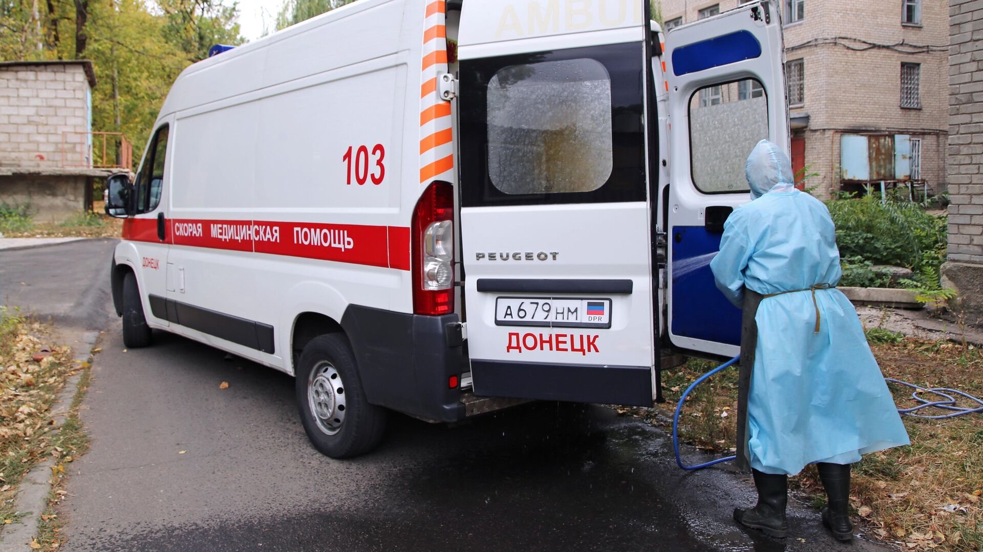 Автомобиль скорой помощи на территории Центральной городской больницы №1 в Донецке. Архивное фото - РИА Новости, 1920, 22.01.2023