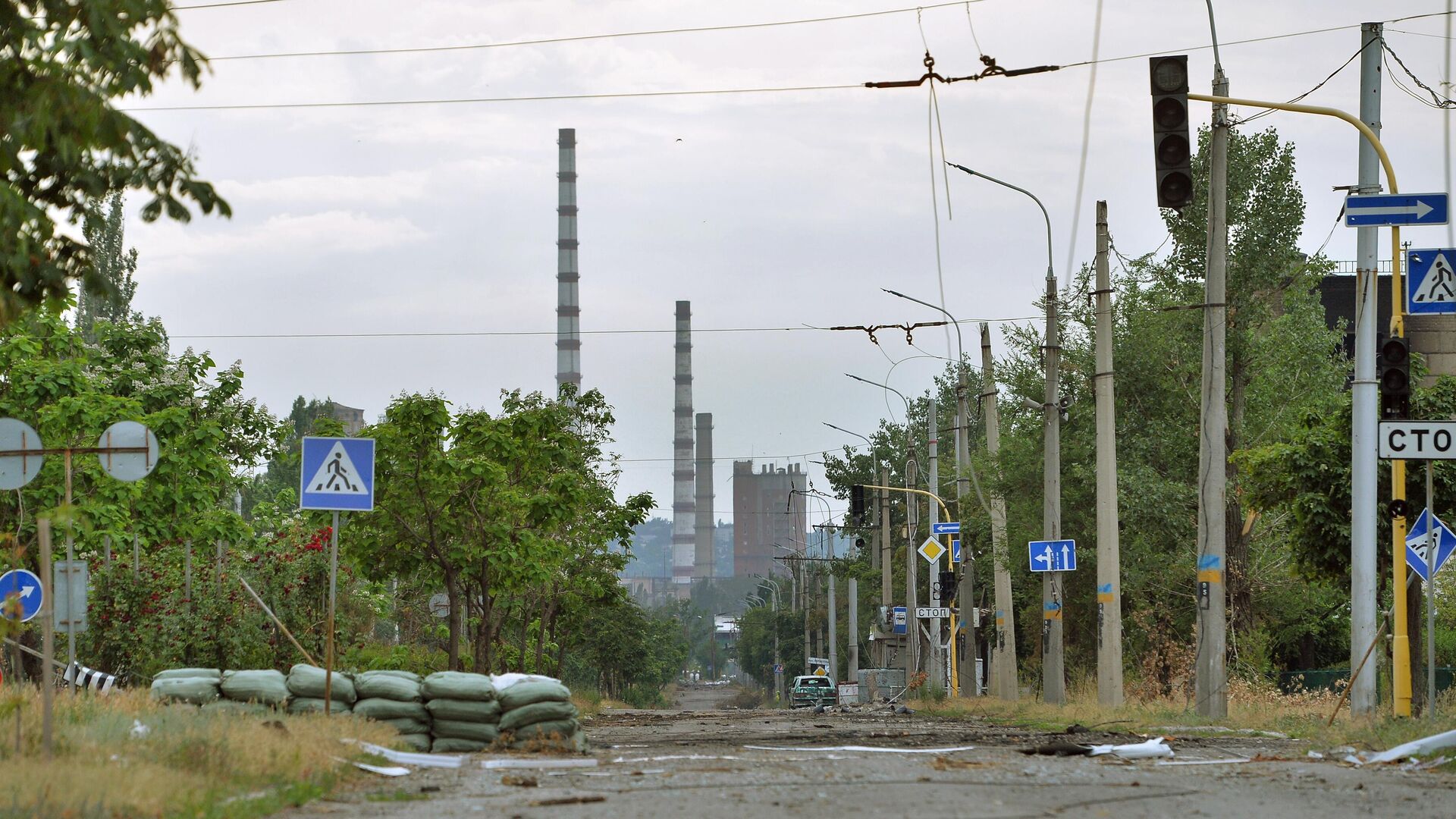 Улица, ведущая к химическому комбинату Азот в Северодонецке - РИА Новости, 1920, 20.06.2022