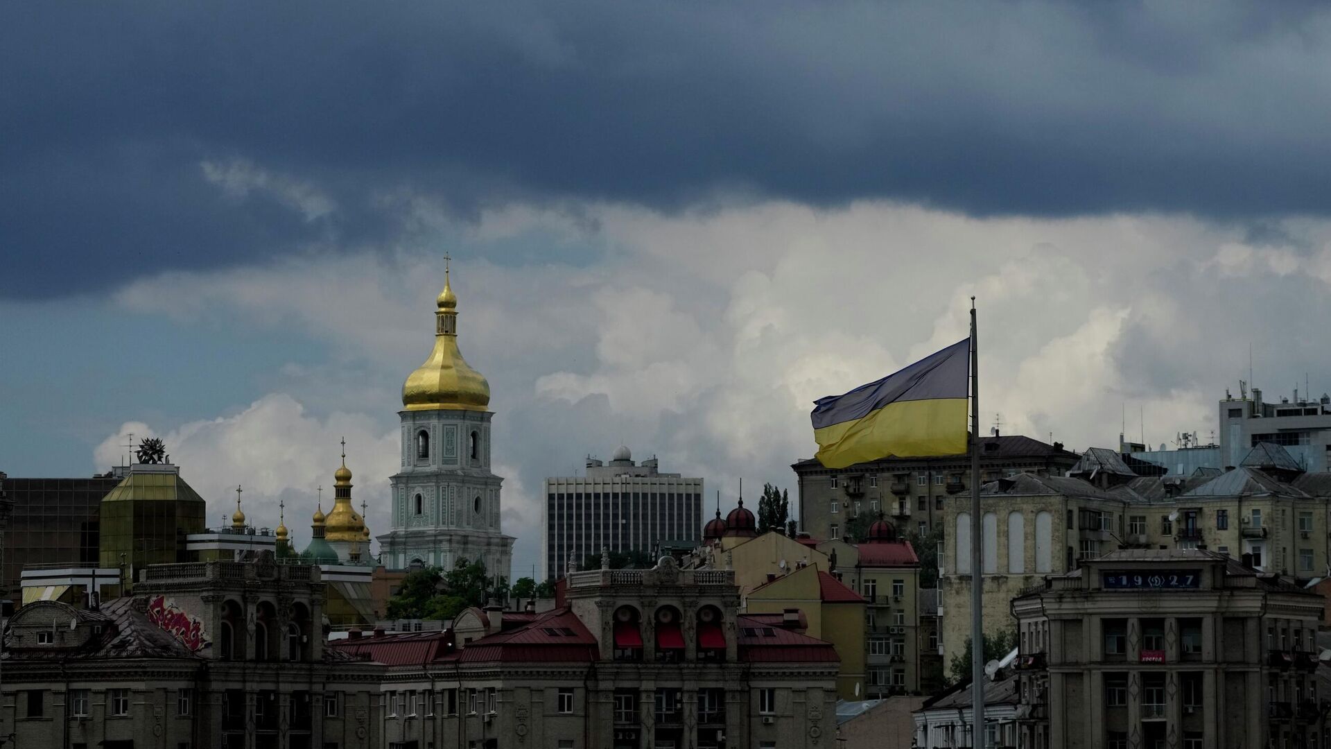 Украинский флаг в Киеве. Архивное фото - РИА Новости, 1920, 06.07.2024