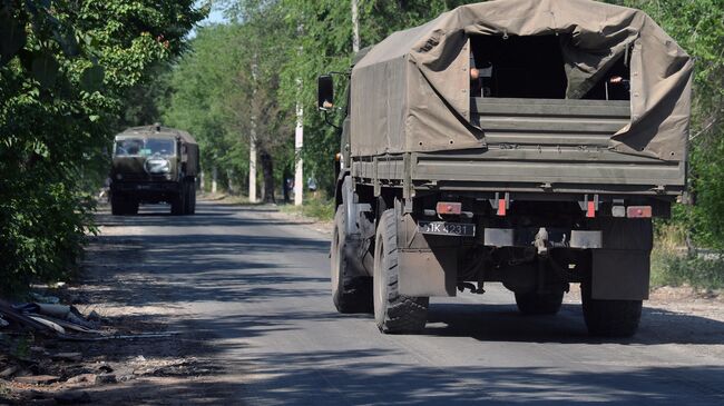 Автомобили с мирными жителями во время эвакуации