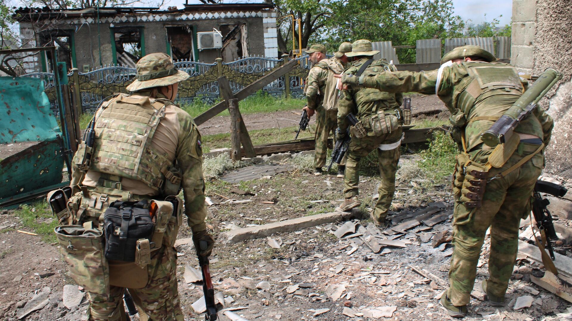 Бойцы подразделения полка полиции специального назначения имени Героя России Ахмата-Хаджи Кадырова МВД Чеченской Республики - РИА Новости, 1920, 02.07.2022