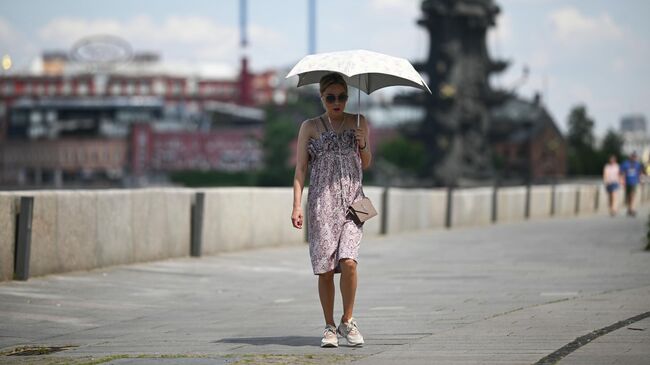 Жаркая погода в Москве. Архивное фото