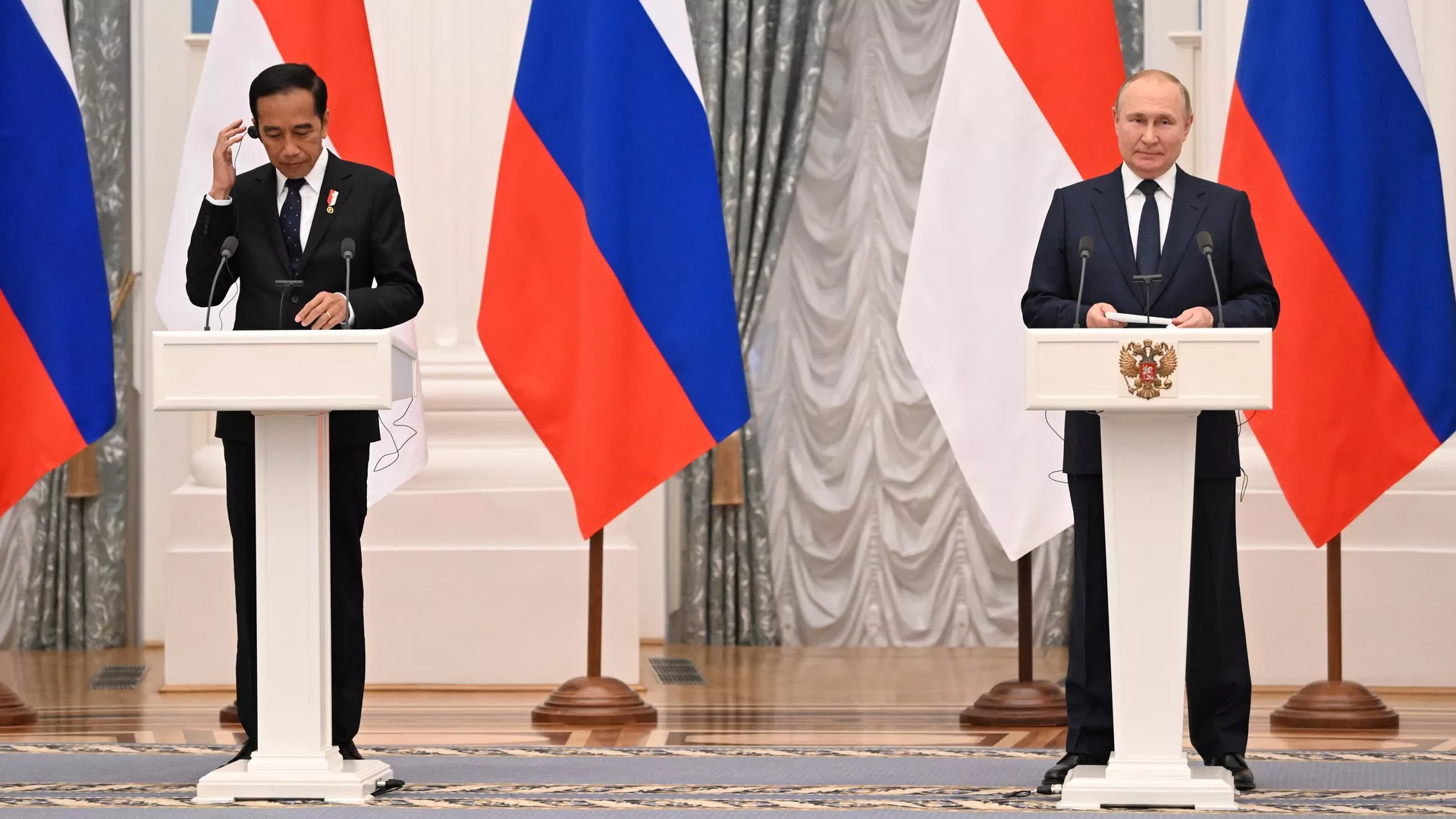 Президент РФ Владимир Путин и президент Индонезии Джоко Видодо на пресс-конференции по итогам встречи в Москве - РИА Новости, 1920, 30.06.2022