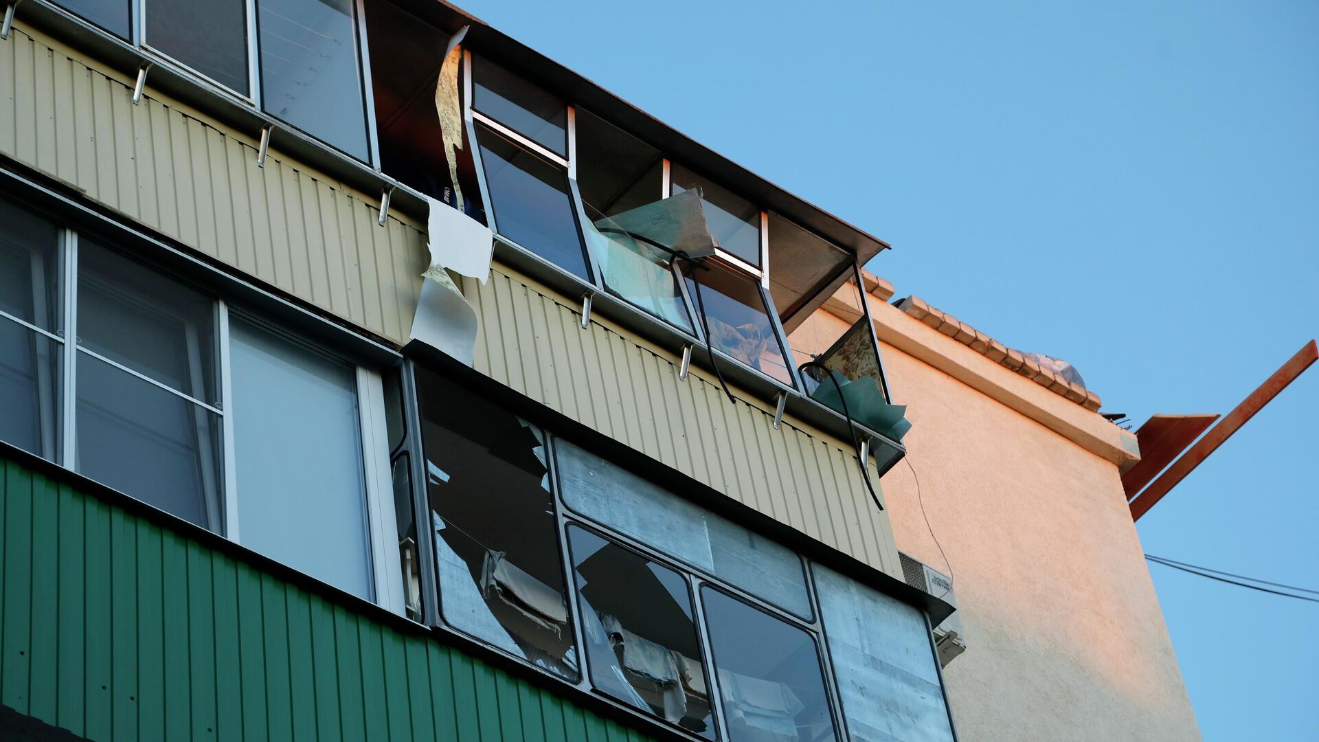 Поврежденные балконы жилого дома в Белгороде - РИА Новости, 1920, 03.07.2022