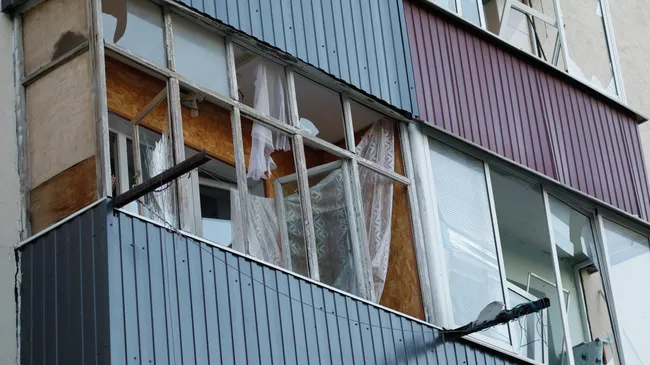 Поврежденные балконы жилого дома в Белгороде