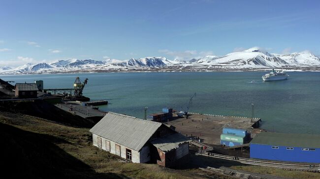 Российский город Баренцбург на архипелаге Шпицберген