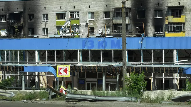 Разрушенные дома в городе Изюм