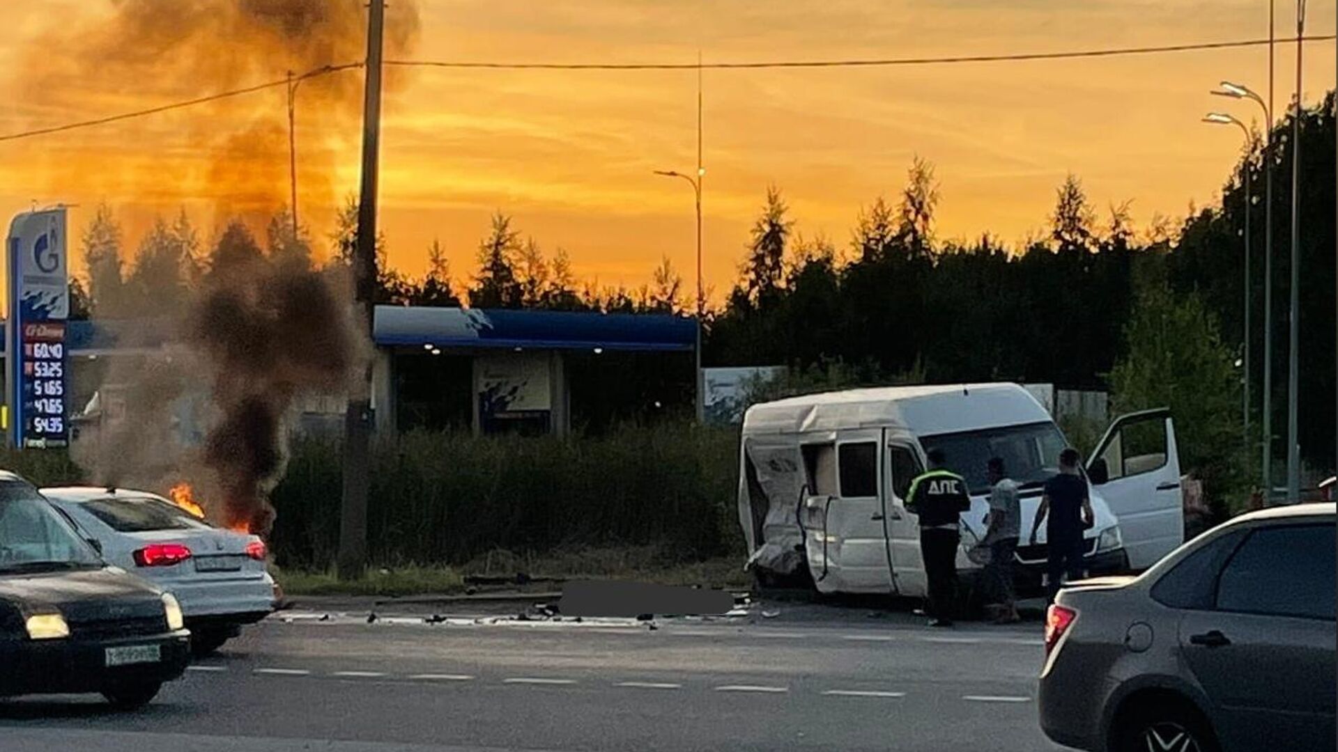 Мотоцикл сгорел ТП на Колпинском шоссе в Санкт-Петербурге - РИА Новости, 1920, 26.07.2022