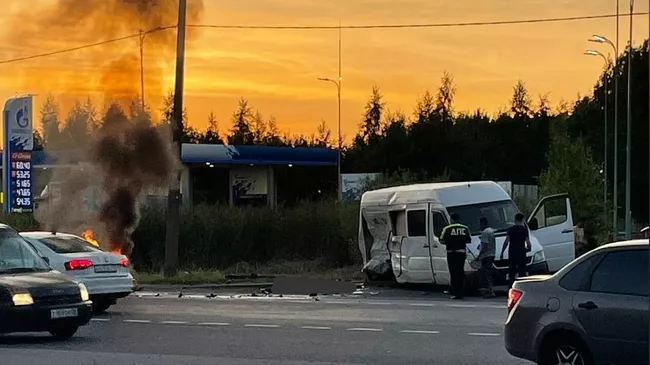 Мотоцикл сгорел ТП на Колпинском шоссе в Санкт-Петербурге