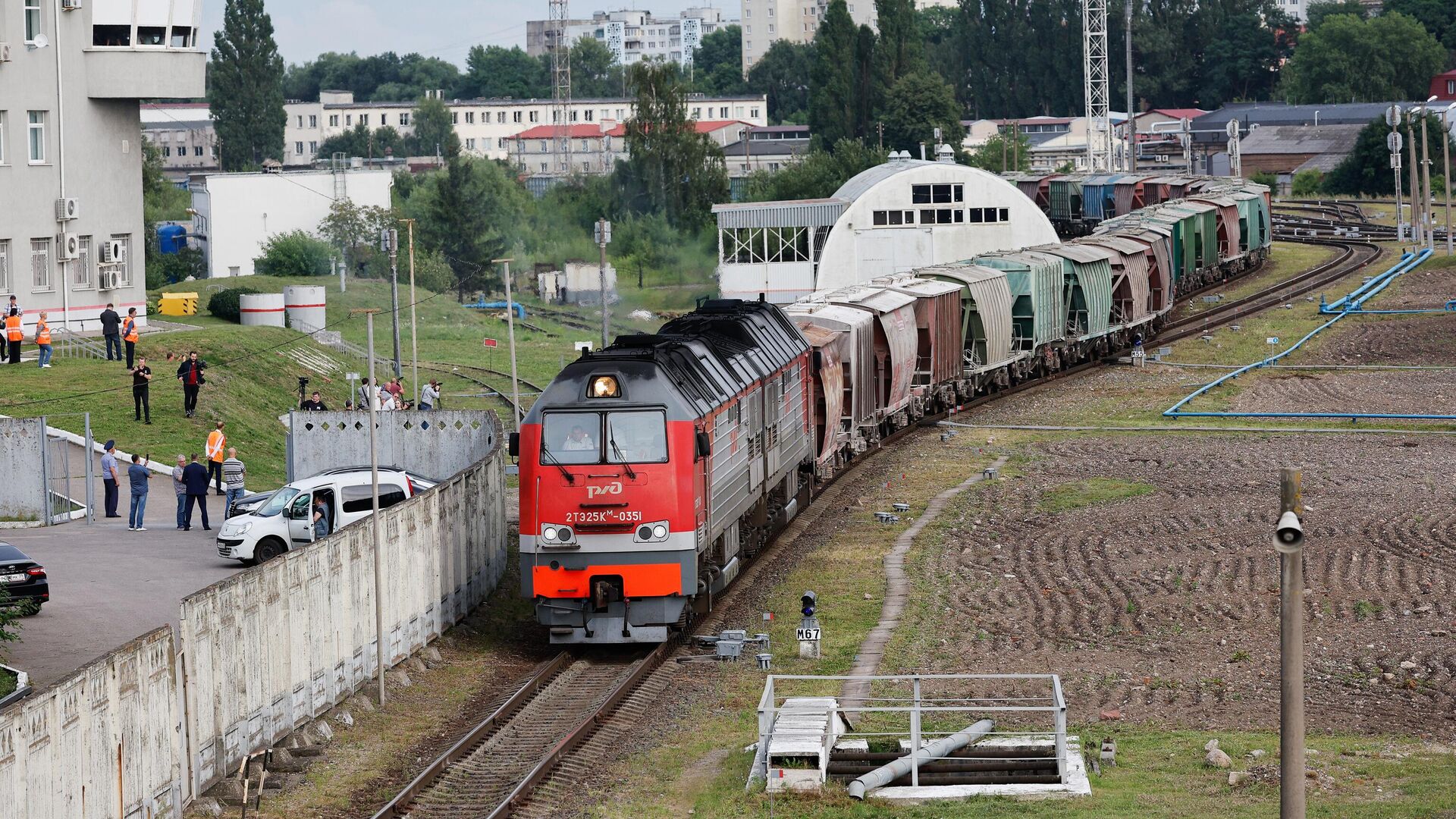 Прибытие первого грузового поезда с цементом в Калининград транзитом через Литву после снятия ограничений Евросоюза - РИА Новости, 1920, 07.09.2022