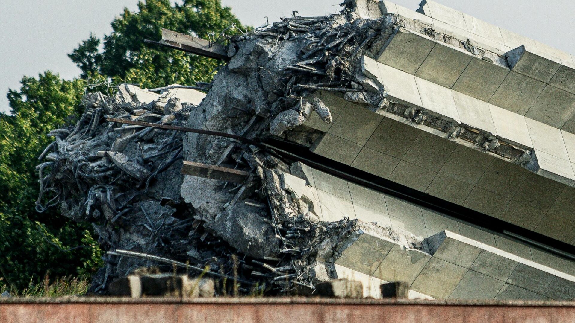 Снос центрального элемента памятника воинам Советской Армии - освободителям Советской Латвии и Риги от немецко-фашистских захватчиков - РИА Новости, 1920, 26.08.2022