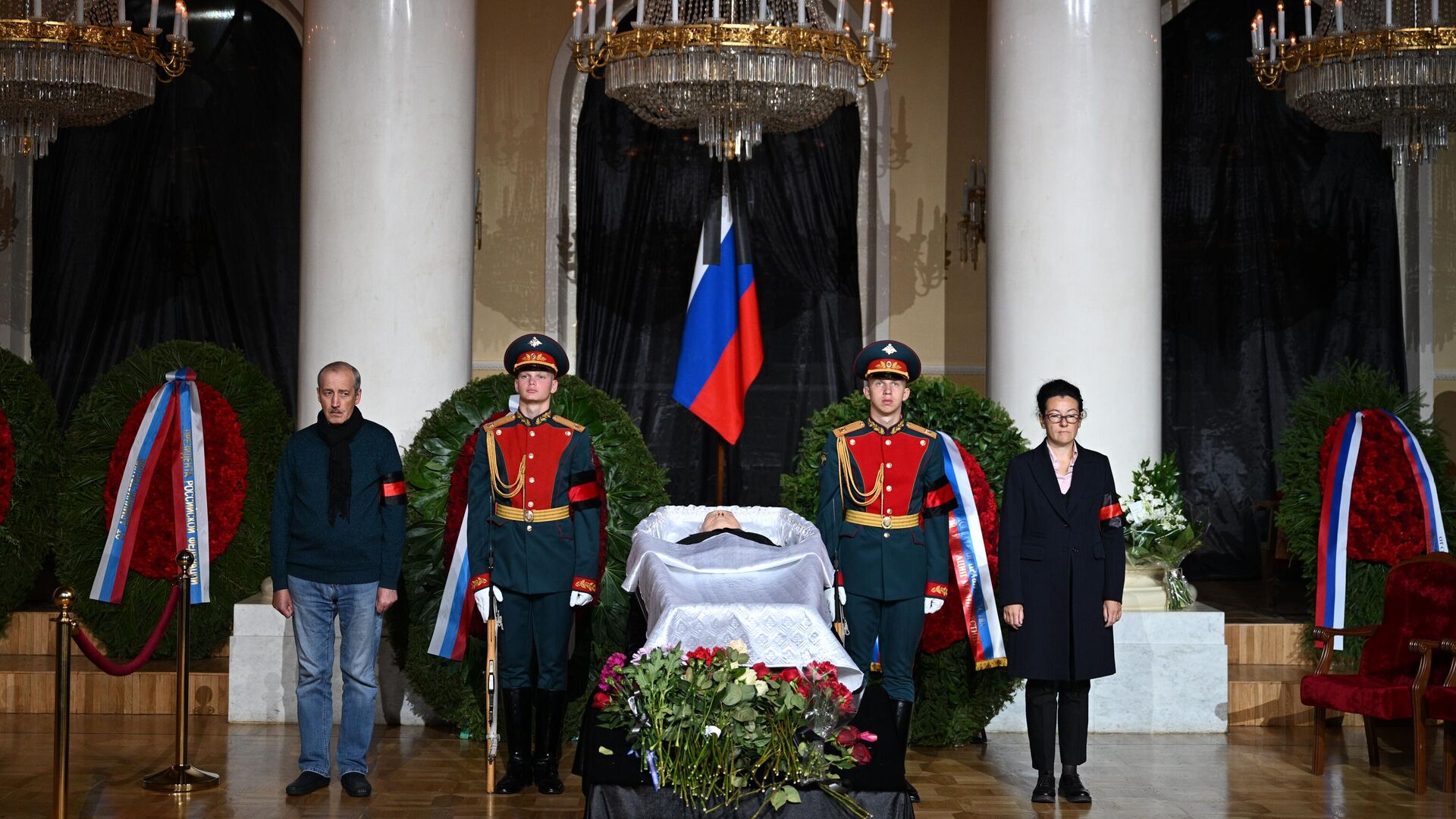 Церемония прощания с бывшим президентом СССР Михаилом Горбачевым в Колонном зале Дома союзов в Москве - РИА Новости, 1920, 03.09.2022