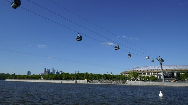 Московская канатная дорога, соединяющая смотровую площадку Воробьевы горы и стадион Лужники