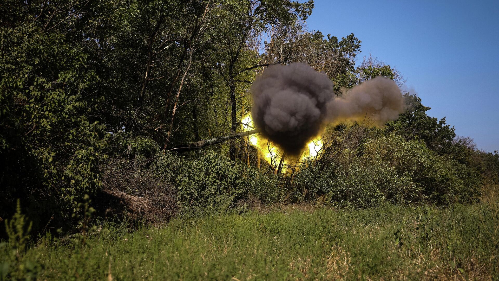 Украинские военнослужащие ведут огонь - РИА Новости, 1920, 12.09.2022