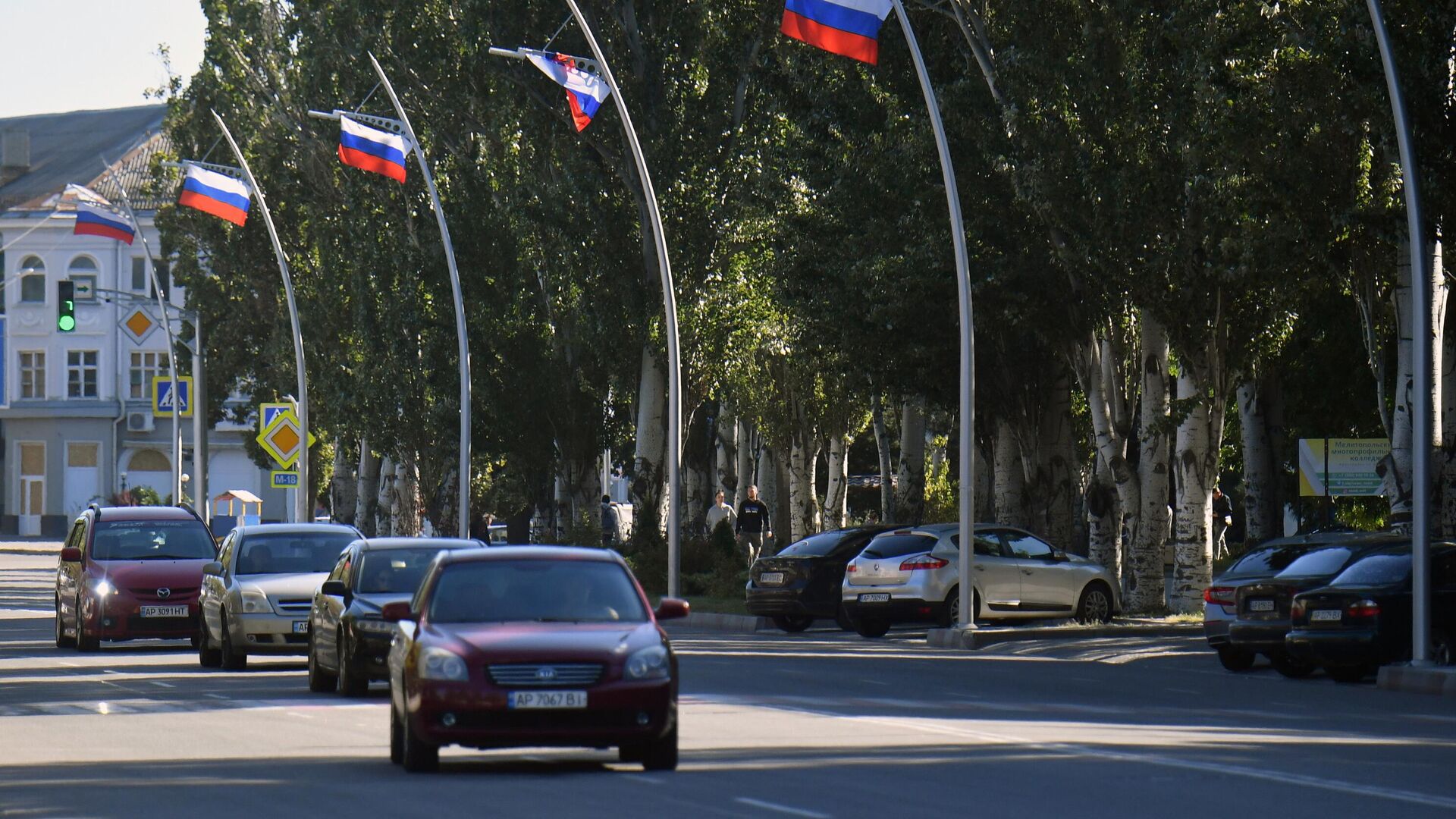 Автомобильное движение на одной из улиц в Мелитополе - РИА Новости, 1920, 23.08.2023