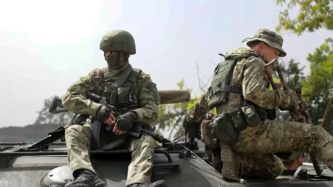 Российские десантники выполняют боевое задание в зоне СВО. Архивное фото