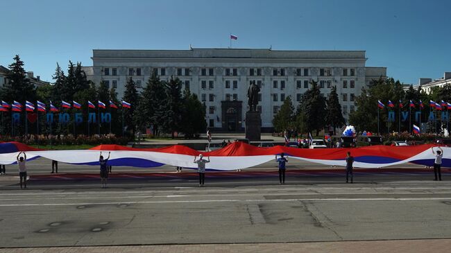 Флаг России в Луганске