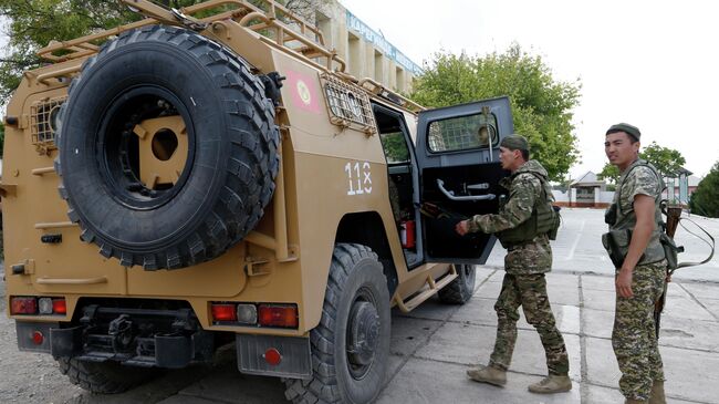 Киргизские военнослужащие на киргизско-таджикской границе. Архивное фото