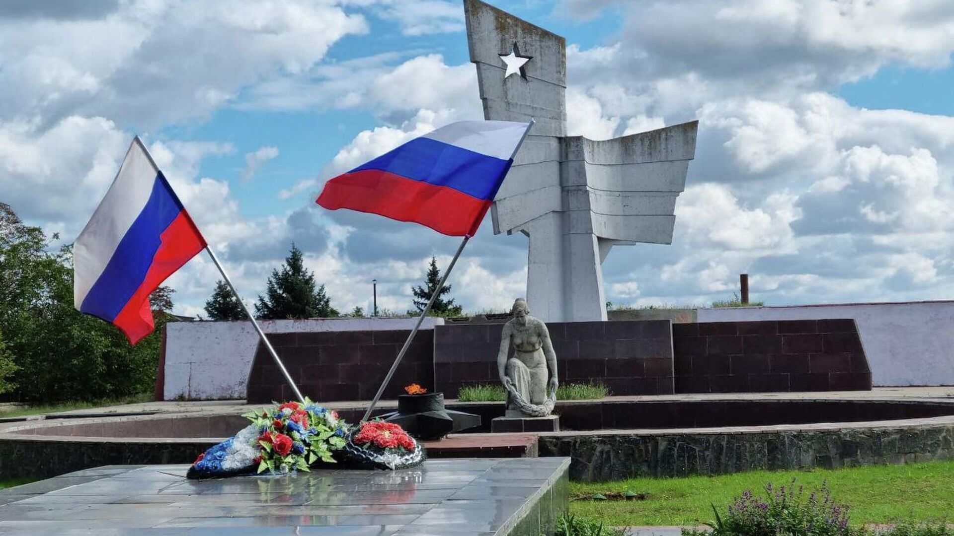 Мемориал с Вечным огнем в поселении Чернобаевка Херсонской области. Архивное фото - РИА Новости, 1920, 11.06.2023