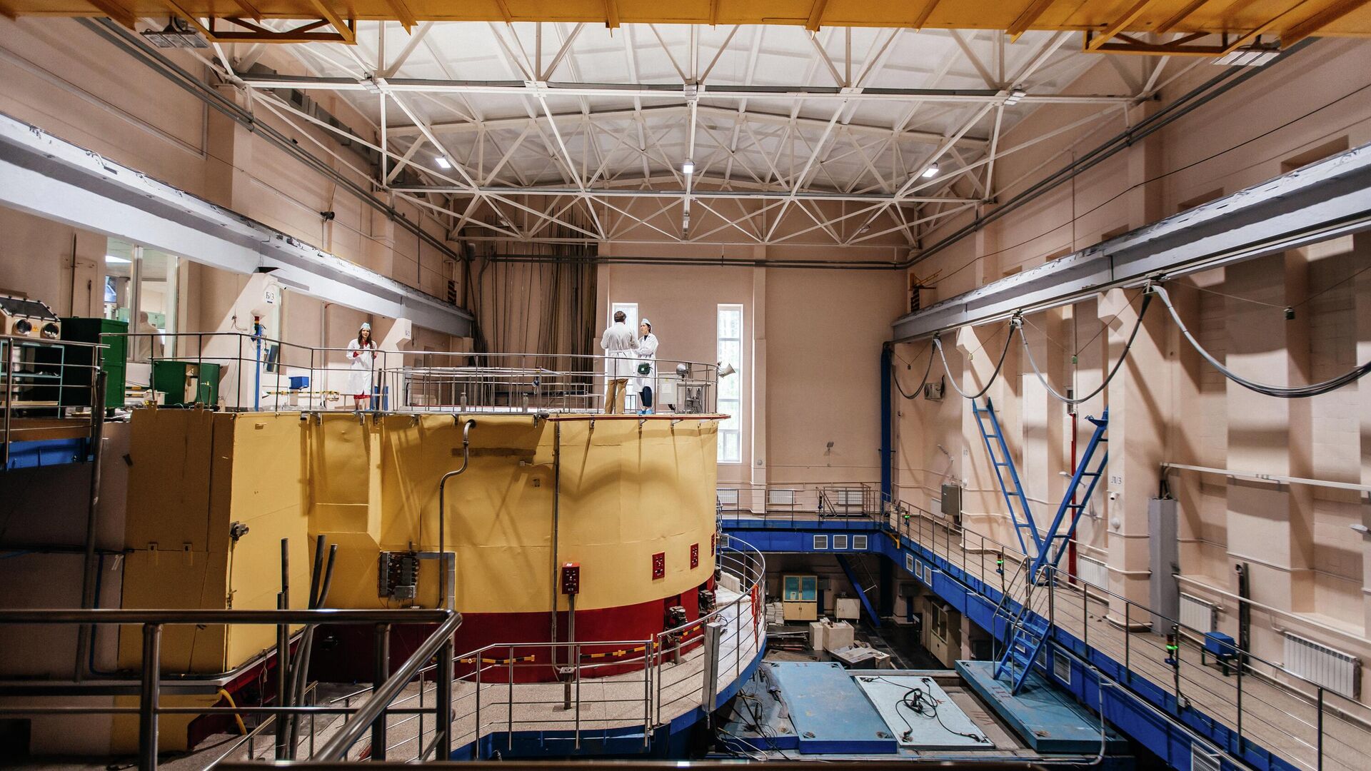 Помещение внутри исследовательского ядерного реактора. Архивное фото - РИА Новости, 1920, 26.11.2022