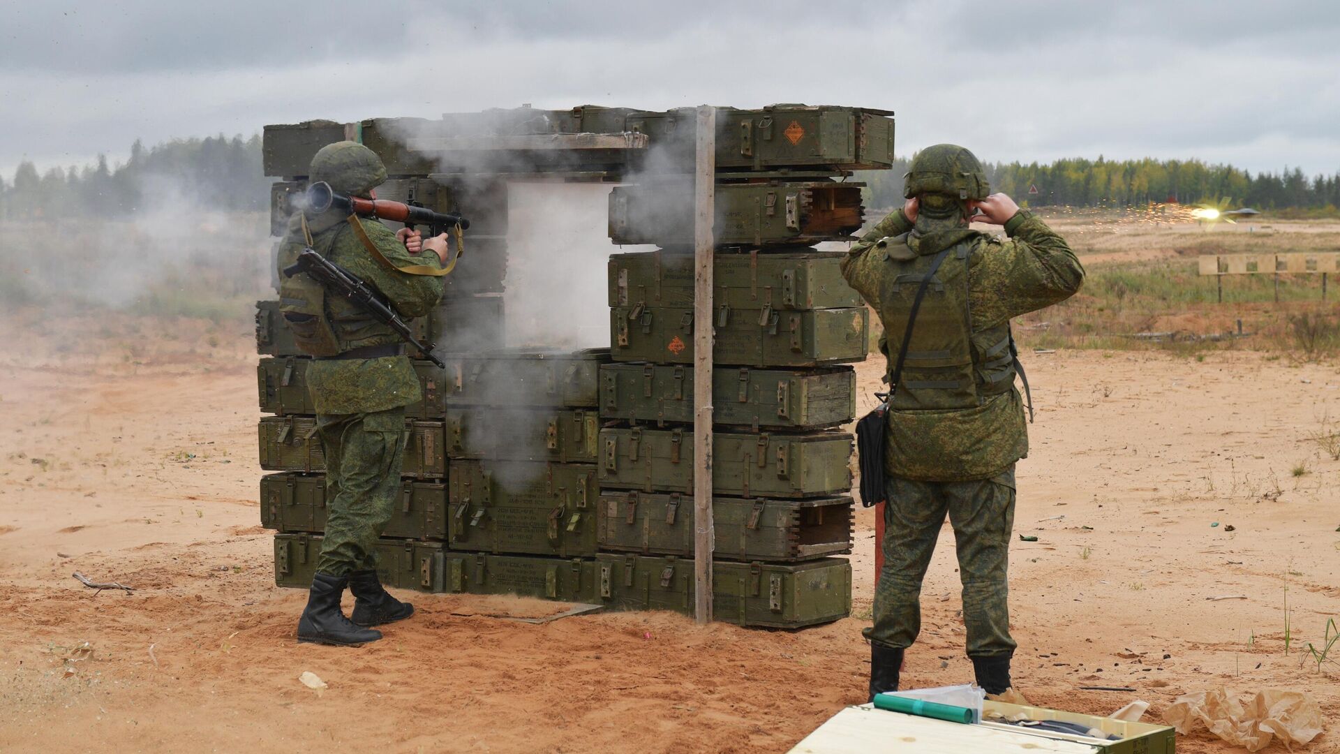 Мобилизованные граждане во время занятий по боевой подготовке на базе военного полигона в Ленинградской области - РИА Новости, 1920, 29.09.2022