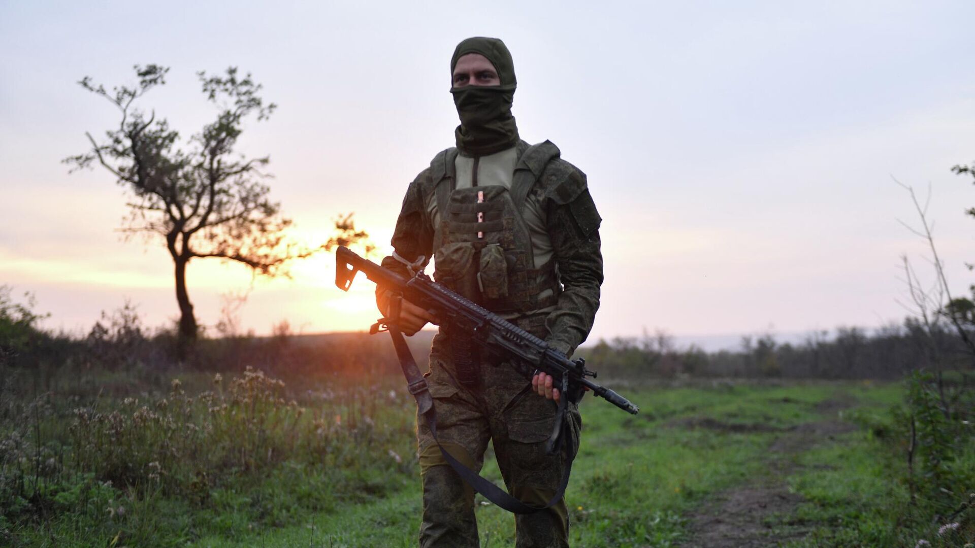 Боец Народной милиции ЛНР в районе села Спорное в ДНР - РИА Новости, 1920, 14.10.2022