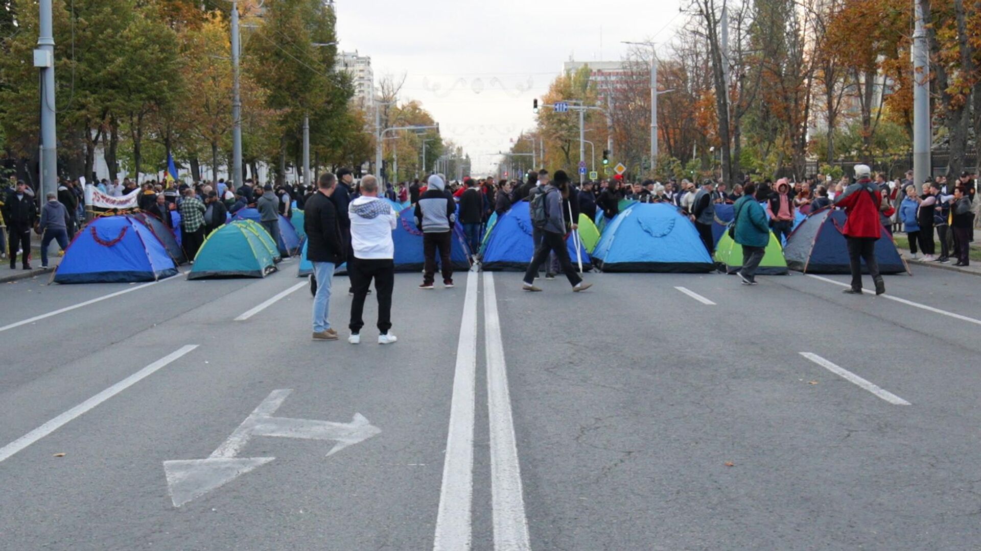 Палатки участников акции протеста оппозиции на улице бульвар Штефан чел Маре в Кишиневе - РИА Новости, 1920, 10.10.2022