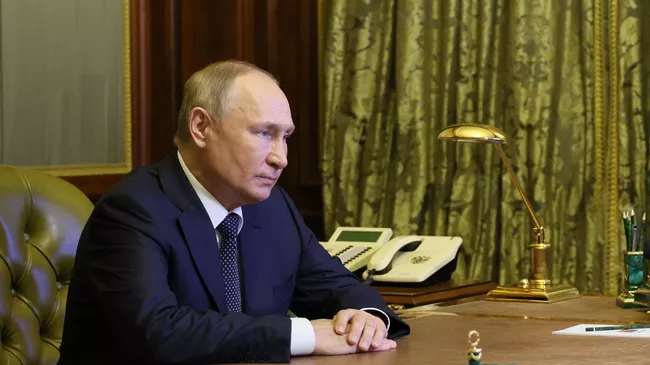 Президент РФ Владимир Путин проводит оперативное совещание с постоянными членами Совета безопасности РФ