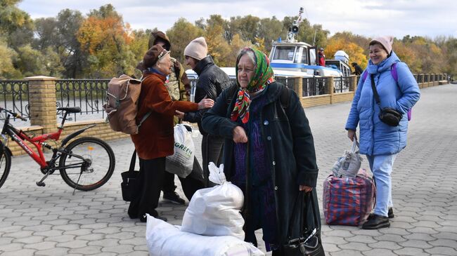 Жители Херсона во время эвакуации на левый берег Днепра