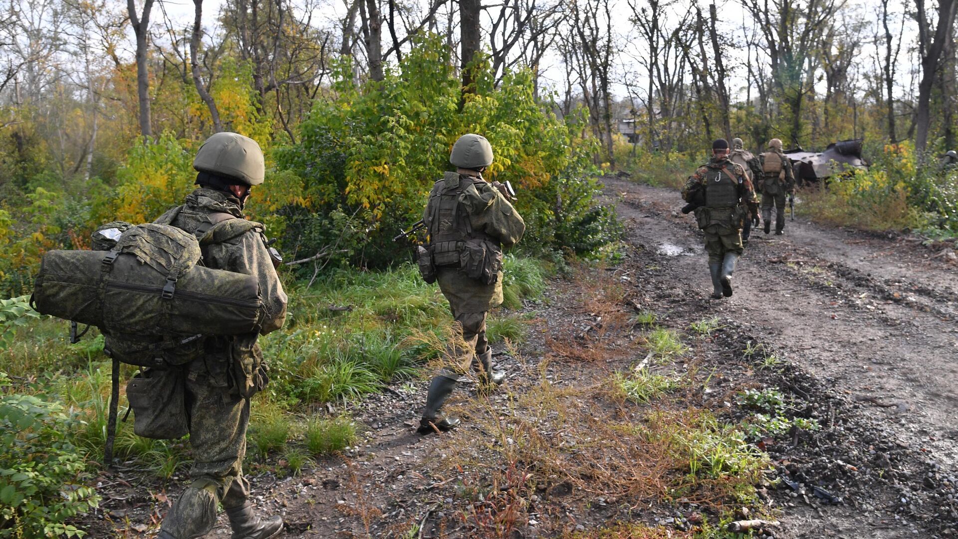 Российские разведчики на боевом задании в зоне СВО. Архивное фото - РИА Новости, 1920, 01.07.2023