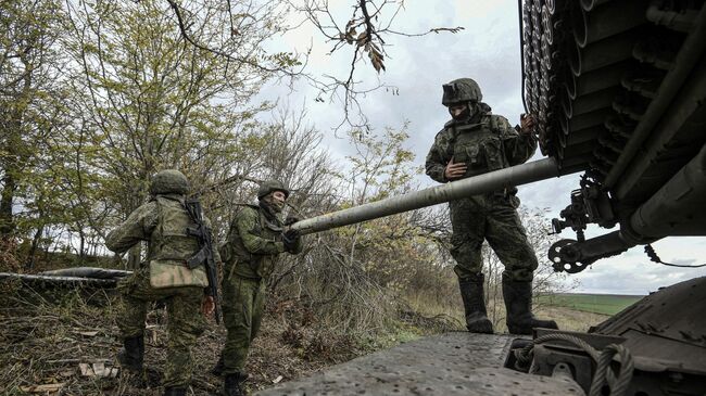 Работа расчета реактивной системы залпового огня БМ-21 Град ВС РФ в Запорожской области