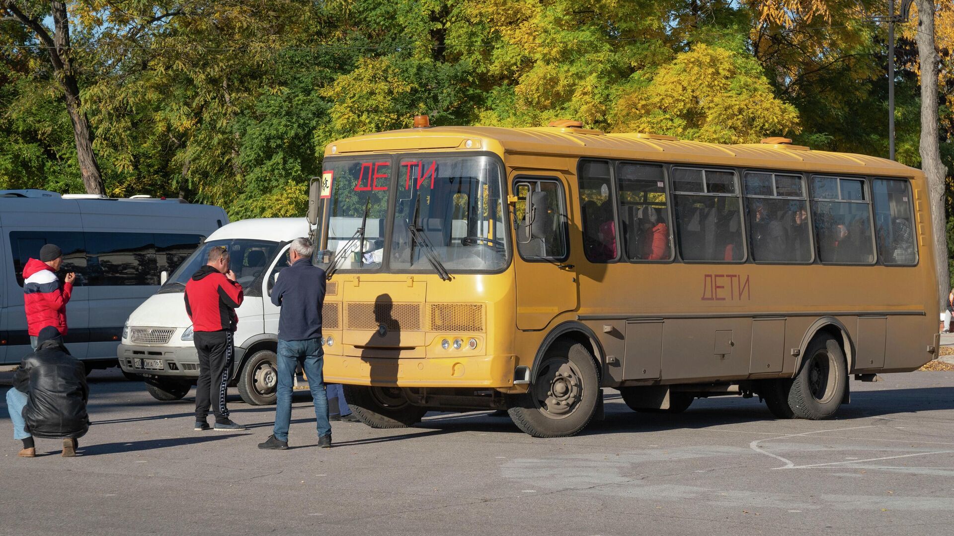 Жители Новой Каховки эвакуируются из города в связи с возросшей угрозой обстрелов со стороны ВСУ - РИА Новости, 1920, 21.11.2022