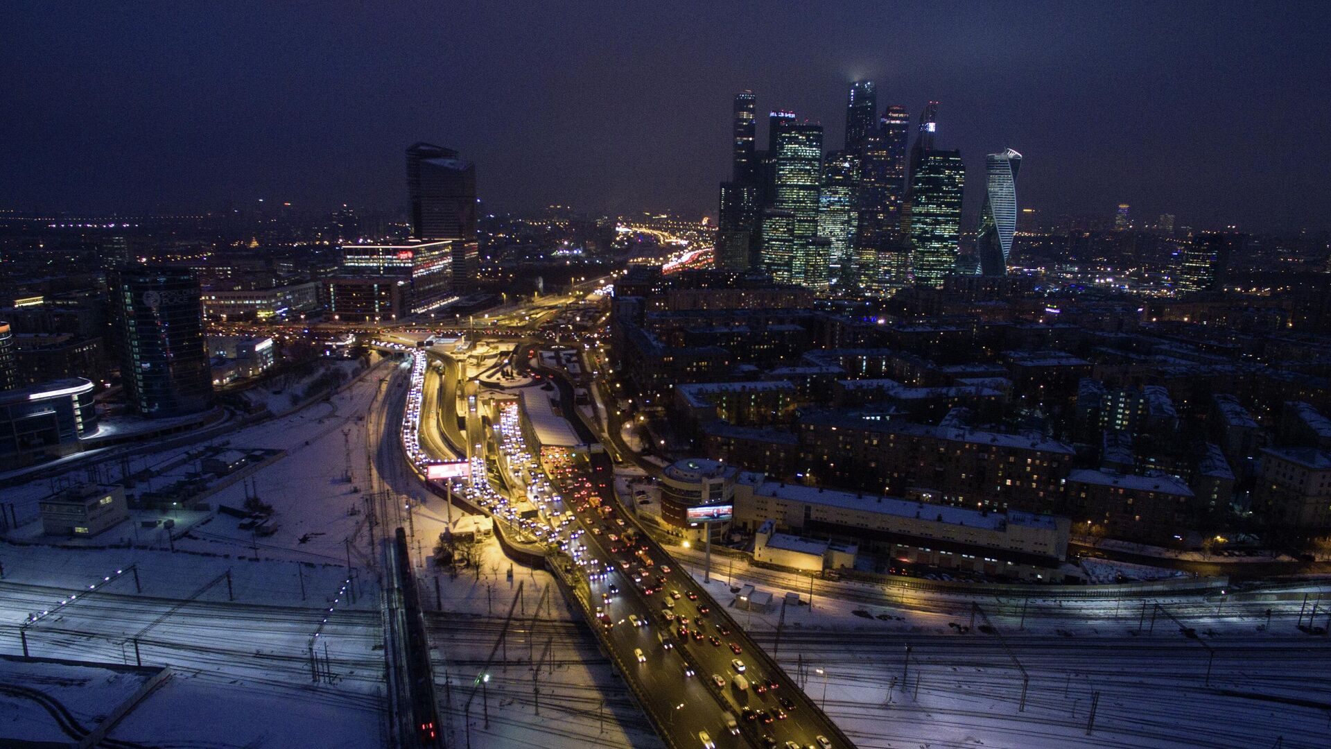 Третье транспортное кольцо, Московская кольцевая железная дорога и небоскребы Москва-сити - РИА Новости, 1920, 23.11.2022