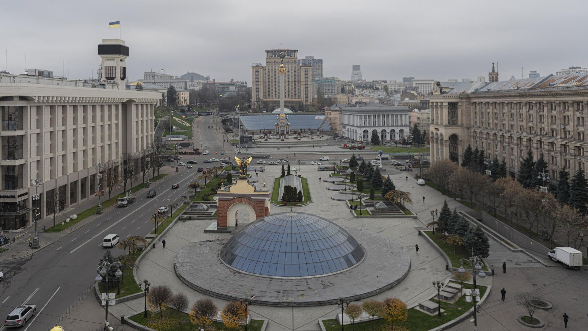 Безлюдная площадь Независимости в Киеве. Архивное фото - РИА Новости, 1920, 29.12.2022