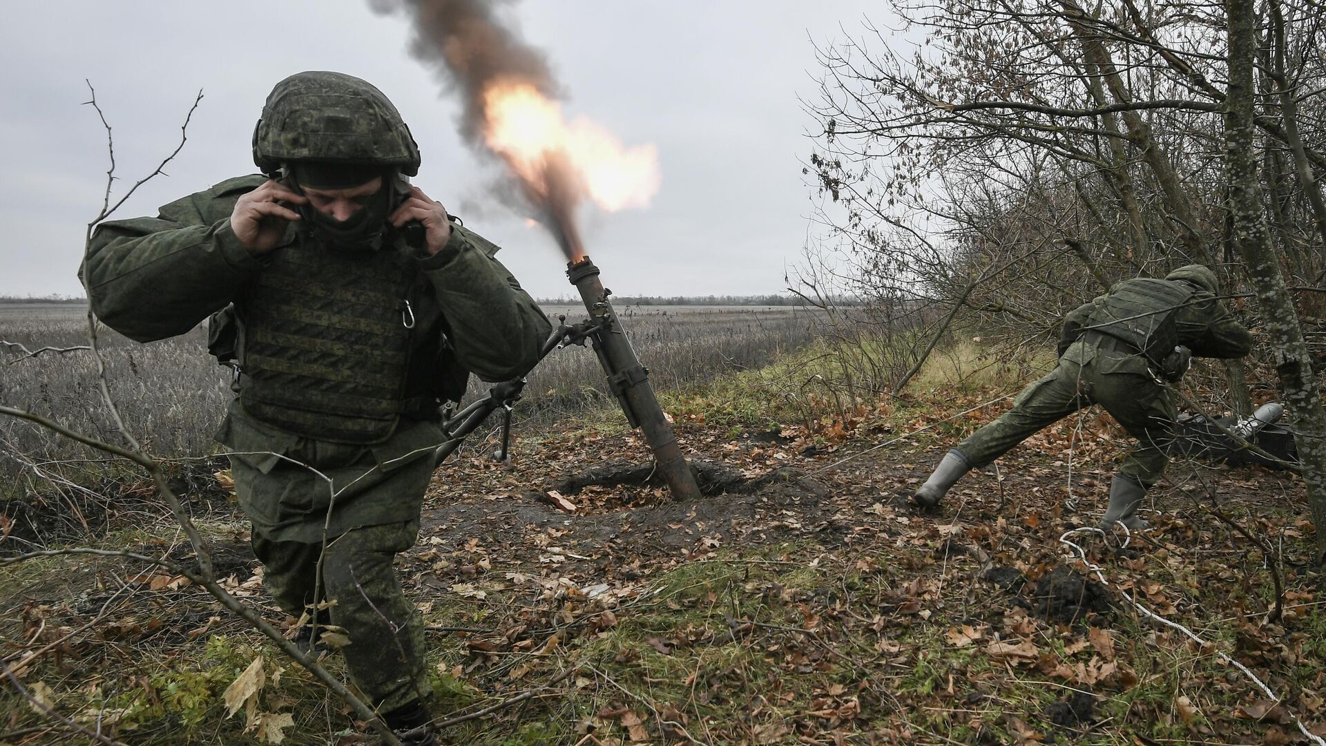Военнослужащие минометного расчета ВС РФ ЮВО участвуют в боевых действиях на Запорожском направлении специальной военной операции - РИА Новости, 1920, 15.04.2023