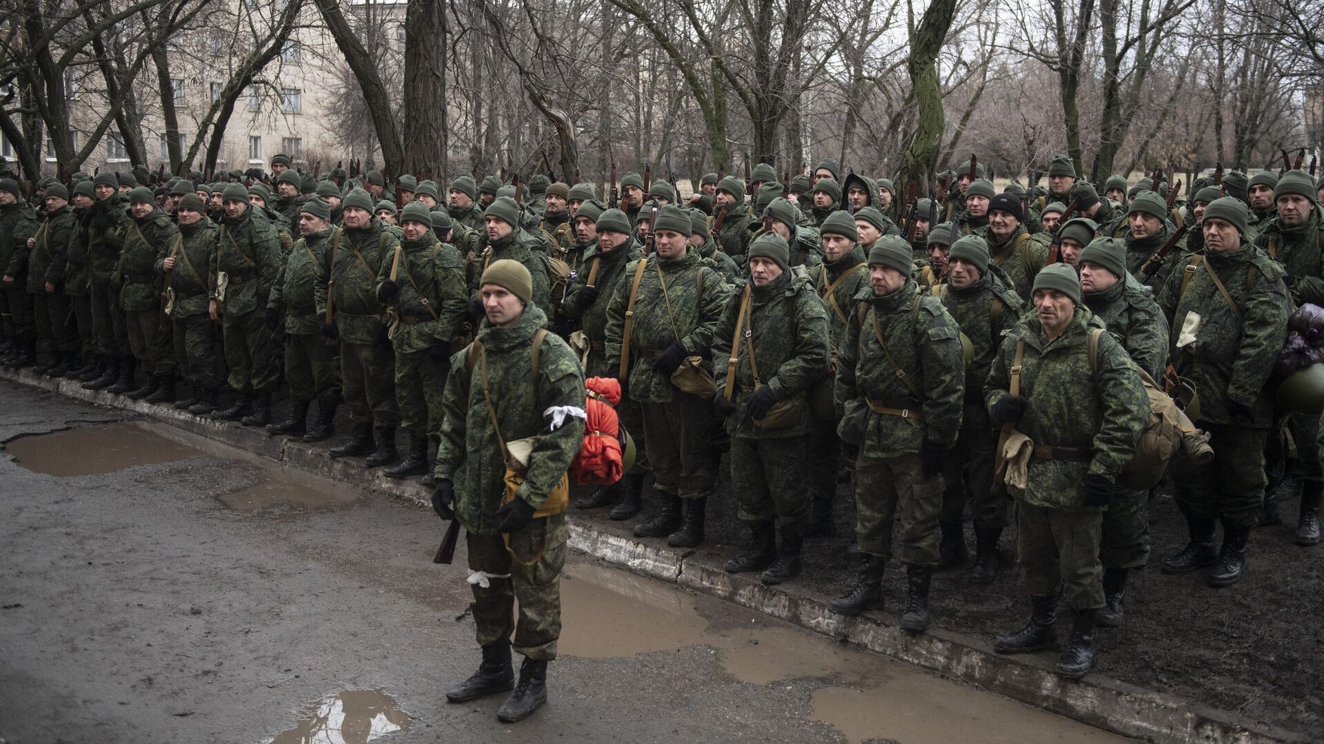 Военнослужащие народной милиции ЛНР на мобилизационном пункте в Луганске. Архивное фото - РИА Новости, 1920, 01.01.2023