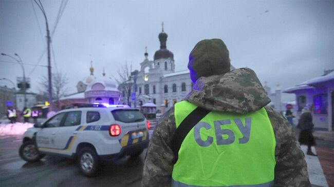 Сотрудники СБУ в Киево-Печерской лавре