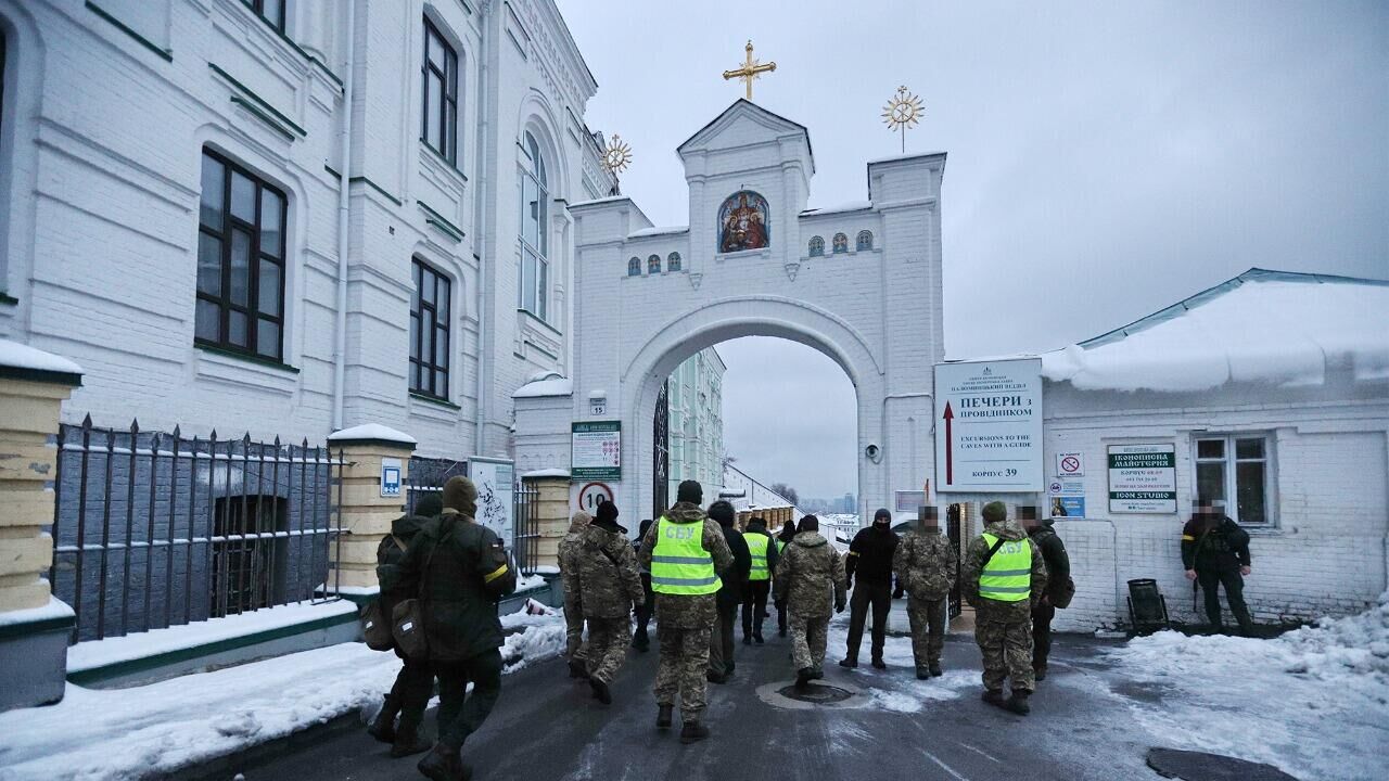 Сотрудники СБУ в Киево-Печерской лавре - РИА Новости, 1920, 23.11.2022