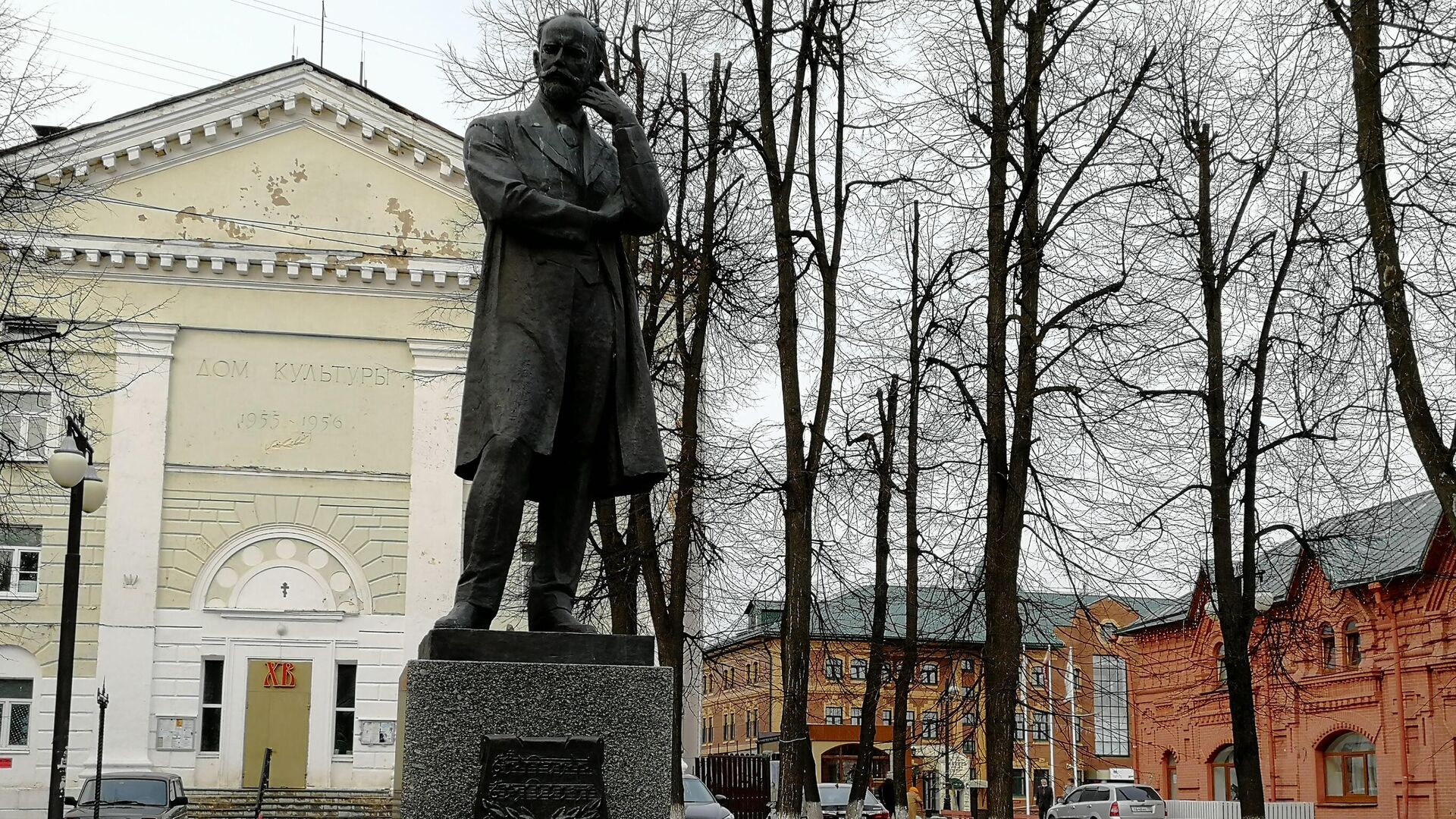 Клин. Памятник Чайковскому у Троицкого собора - РИА Новости, 1920, 28.07.2023