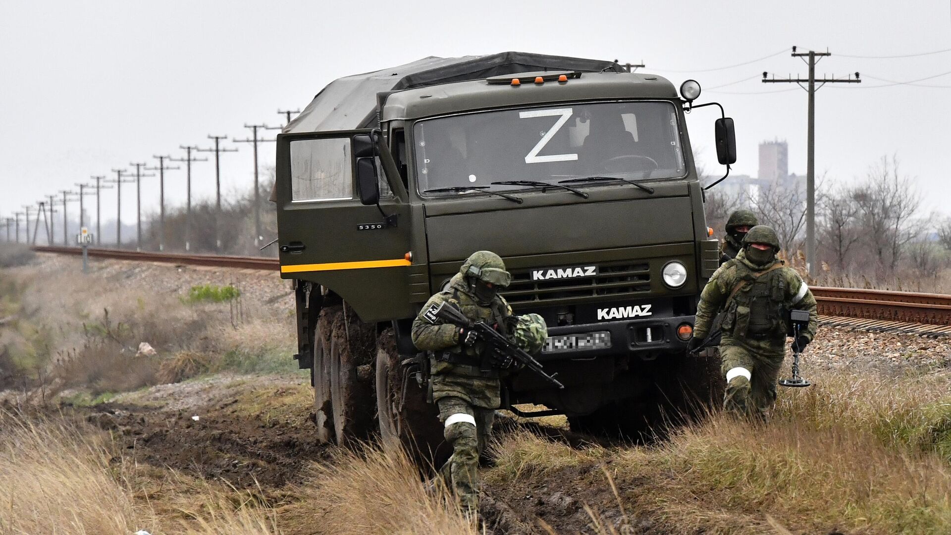 Военнослужащие железнодорожных войск РФ ведут техническую разведку путей на Херсонском направлении - РИА Новости, 1920, 13.01.2023